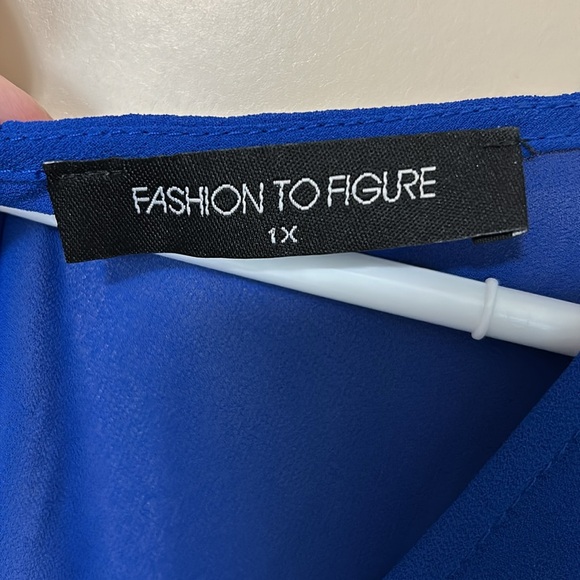 Blue blouse with button detail on back size 1x - Picture 2 of 3